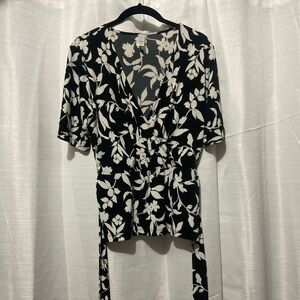 Merona Women's Black & White Floral Wrap Top V-Neck Blouse Sz M Business Casual